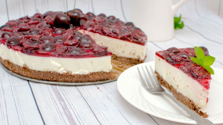 Cheesecake di ciliegie senza uova