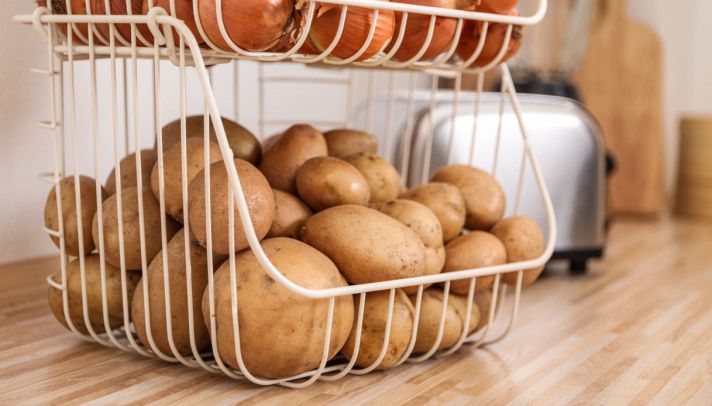Patate, cipolle e agli: come acquistarli e come conservarli in casa  #agronomo #patate #cipolle ￼ 