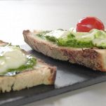 crostoni-pesto-rucola-stracchino