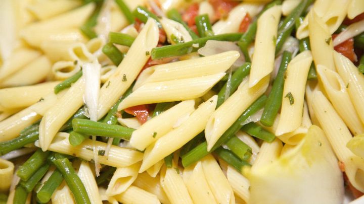 Pennette con fagiolini, pomodoro e formaggio