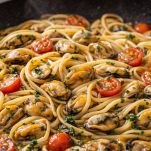 linguine con cozze e pomodori in padella