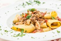 Paccheri con ragu di pesce spada