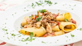 Paccheri con ragu di pesce spada