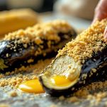 Fagottini dorati in fase di frittura.