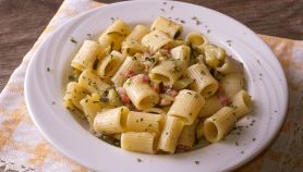 Mezzi paccheri zucchine e pancetta