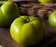 I pomodori verdi sono molto usati per preparare conserve e marmellate, ma occorre fare attenzione: sono infatti ricchi di solanina, che può rivelarsi pericolosa