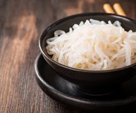 Gli spaghetti di soia sono un'ottima alternativa al tradizionale piatto di pasta: rapidissimi da cucinare, hanno un sapore delicato. Ecco le loro proprietà.