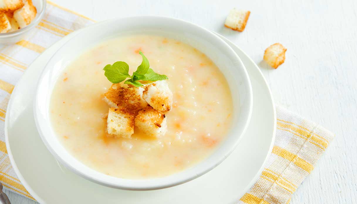 Zuppa di cipolle, la ricetta (anche light)