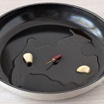 Fare soffriggere aglio e peperoncino