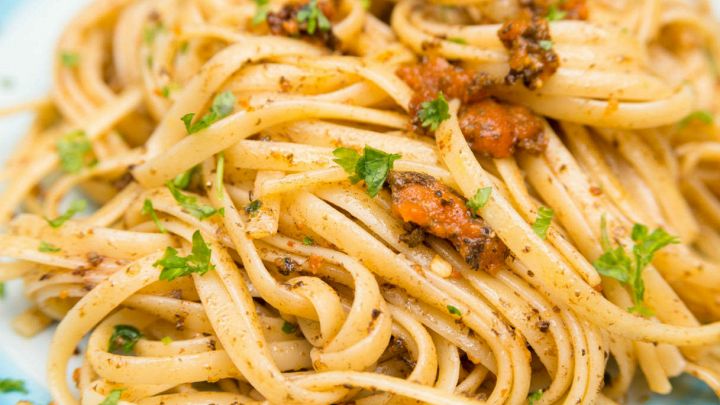 Linguine con bottarga e ricci di mare