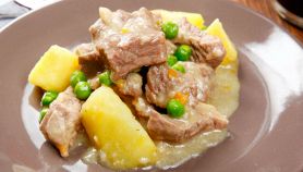 Spezzatino di manzo con piselli e patate