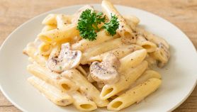 Penne alla carbonara di funghi senza pancetta