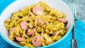 Cavolo verza stufato con wurstel