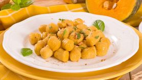 Gnocchi di zucca con amaretti al burro fuso