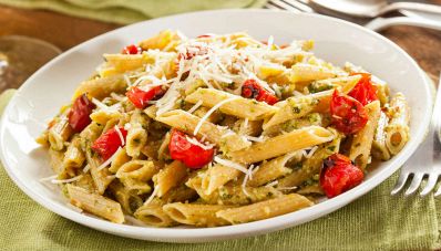 Penne con salsa verde e pomodorini
