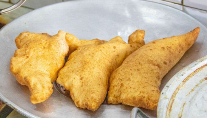 Pizza bianca fritta in padella