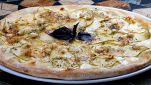 Pizza gorgonzola noci e pere