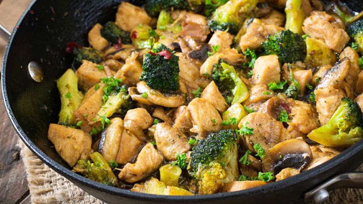 Gli straccetti di pollo con un condimento speciale: da provare