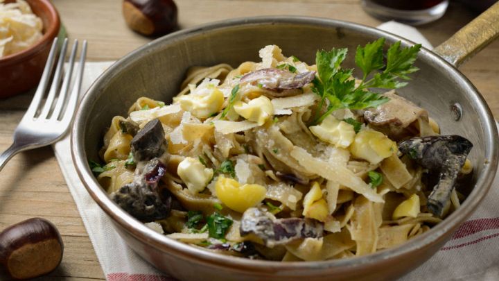 Tagliatelle di castagne con sugo ai funghi porcini