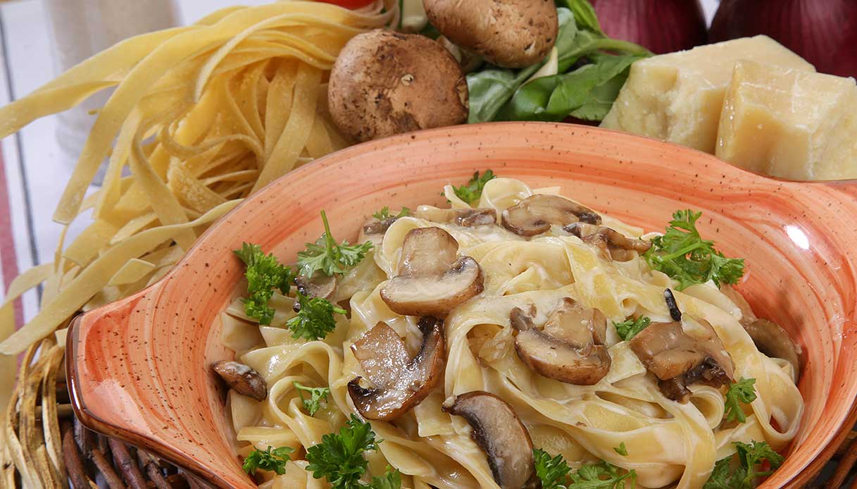 tagliatelle funghi e panna