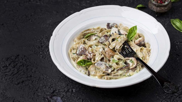 Tagliatelle panna e funghi porcini: ricetta cremosa e veloce