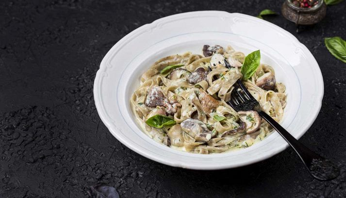Tagliatelle panna e funghi porcini: ricetta cremosa e veloce