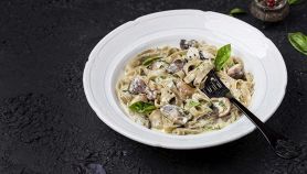 Tagliatelle panna e funghi porcini: ricetta cremosa e veloce