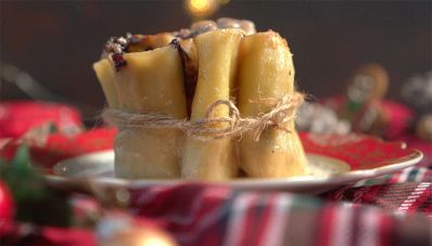 Paccheri al forno ripieni di salsiccia, radicchio e besciamella