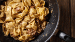 Tagliatelle con prosciutto cotto, panna e funghi