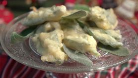 Salvia fritta ripiena di mozzarella