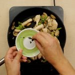 straccetti-di-pollo-con-broccoli-e-funghi-4