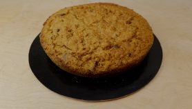 Torta di pane, pere e pesche