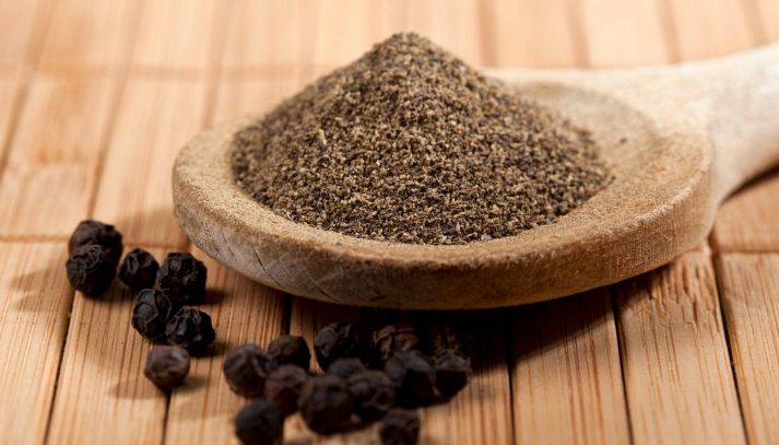 Il pepe nero è una spezia molto utilizzata, che trova spazio in tantissime ricette: scopriamo insieme le sue proprietà nutrizionali e gli usi in cucina