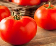 I pomodori ramati, dalla polpa carnosa e ricca di sapore, sono un ortaggio molto amato da grandi e piccini: ecco le loro proprietà e come valorizzarli in cucina