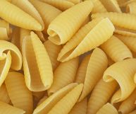 Tra i formati di pasta più caratteristici spiccano le castellane, ottime per molte ricette prelibate: ecco le loro proprietà nutrizionali e gli usi