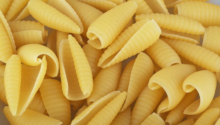 Tra i formati di pasta più caratteristici spiccano le castellane, ottime per molte ricette prelibate: ecco le loro proprietà nutrizionali e gli usi