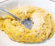 La farina per polenta taragna istantanea è ottima per realizzare in pochi minuti uno dei piatti più prelibati della tradizione valtellinese: ecco come si usa