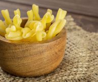 I gemelli, un particolare formato di pasta intrecciato, sono ottimi da accompagnare con ricchi sughi, che riescono a trattenere alla perfezione