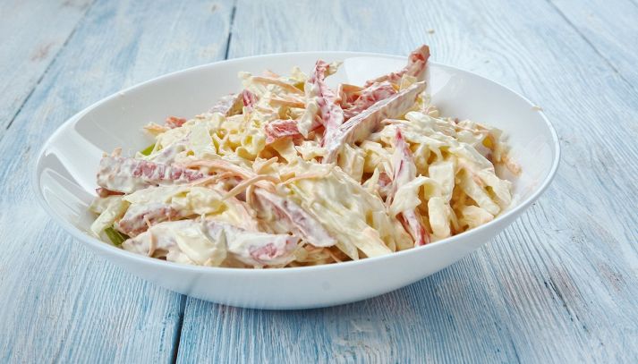 L'insalata capricciosa, sfizioso antipasto della tradizione piemontese, è facilissima da preparare in casa: ecco la ricetta e i suoi valori nutrizionali