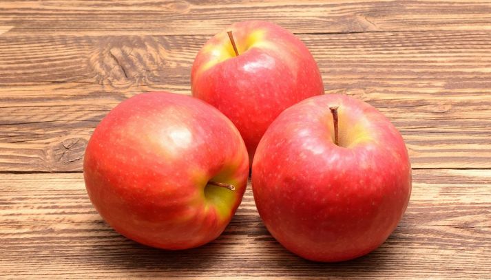 Le mele Pink Lady, tra le varietà più famose nel nostro Paese, sono caratterizzate da un sapore equilibrato: ecco le loro proprietà nutrizionali