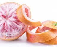 Non gettarla: la scorza di pompelmo può essere utile in tanti modi, soprattutto in cucina. Ecco come puoi utilizzarla per dare sapore a qualsiasi pietanza