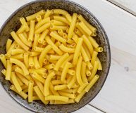 I sedanini lisci sono un formato di pasta che trova ampio impiego in cucina, sia in abbinamento a ricchi sughi che nella preparazione di zuppe e minestre