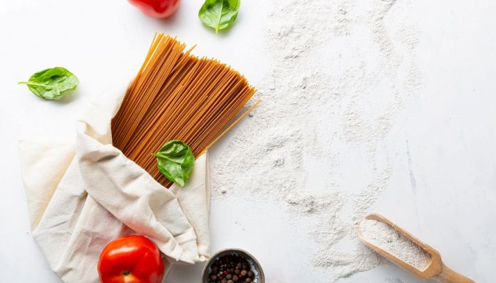 Ottima alternativa alla pasta tradizionale, gli spaghetti integrali sono meno calorici e ugualmente gustosi: scopriamo le loro proprietà nutrizionali