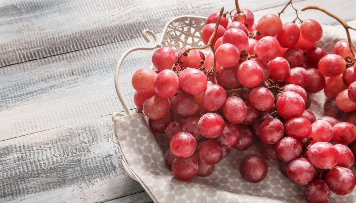 L'uva rosa è un frutto dal sapore dolce e delicato, che può essere utilizzato in cucina per numerose preparazioni: ecco quali sono le sue proprietà