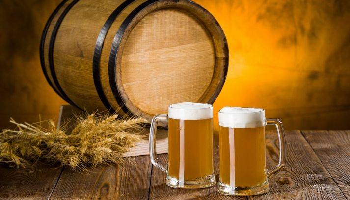 La birra analcolica è una bevanda priva di alcol, che si produce a partire dalla birra tradizionale: sapevate che è molto meno calorica?