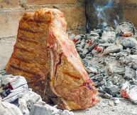 La chianina è una razza bovina da cui si ottiene una carne molto pregiata, utilizzata spesso per la bistecca alla fiorentina: ecco le sue proprietà