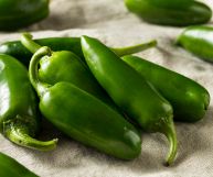 Il peperoncino jalapeño è un alimento molto utilizzato per preparare salse dal sapore piccante o per dare un tocco in più alle insalate