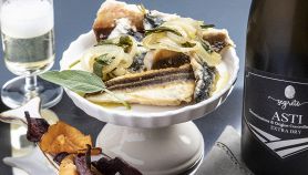 Pescetti in carpione con chips di radici – Asti Docg Extra Dry