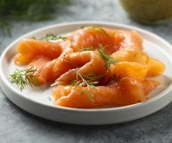 Il salmone affumicato è un alimento dal sapore inconfondibile, ottimo per realizzare snack e antipasti appetitosi: ecco le sue caratteristiche