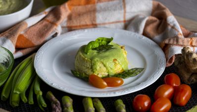 Sformatini di asparagi allo zenzero e salsa profumata al basilico